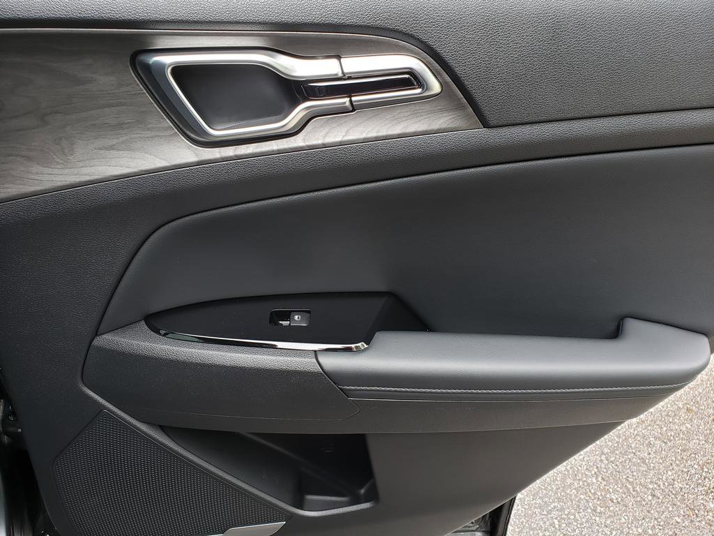 Vehicle image 17 of 27