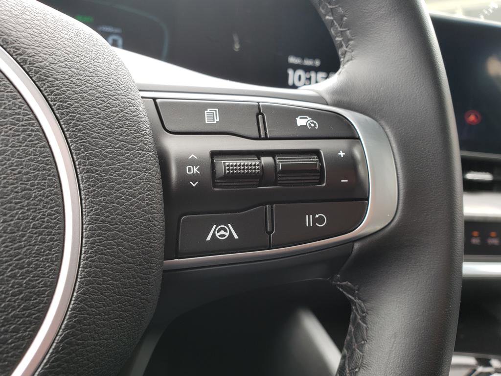 Vehicle image 21 of 27