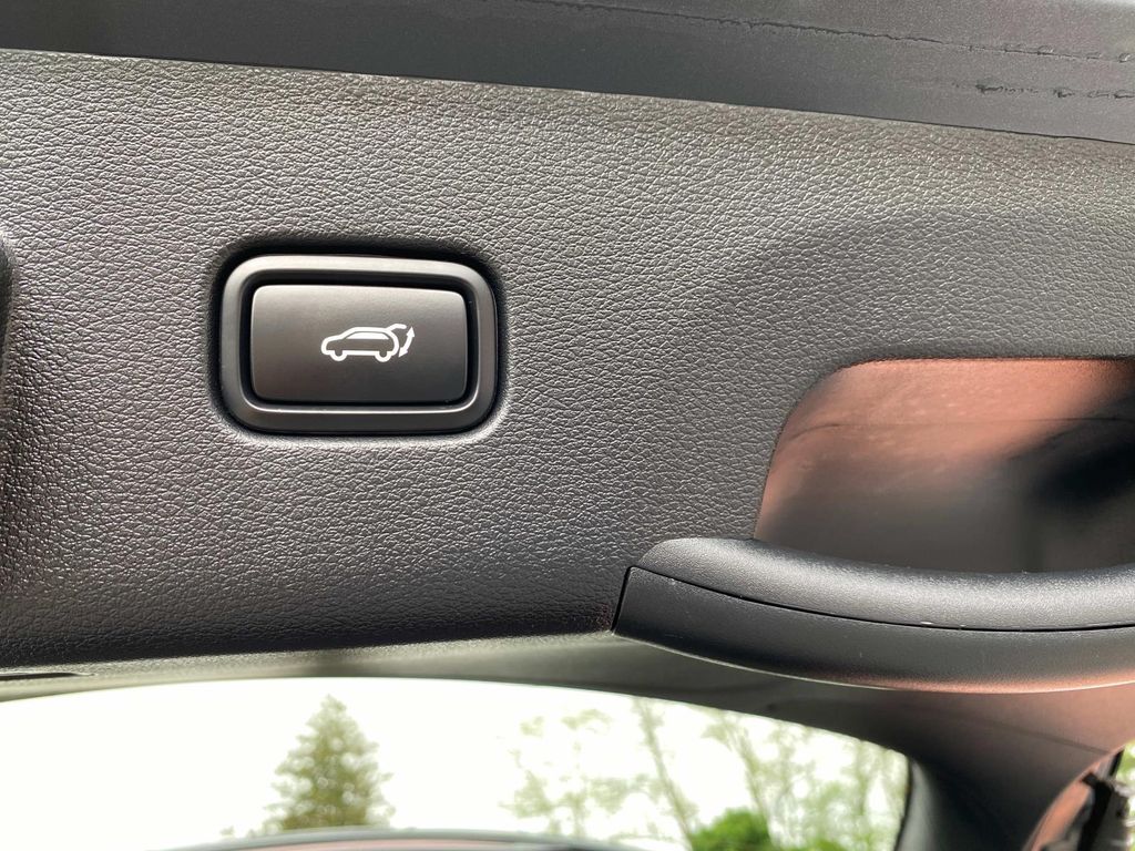Vehicle image 9 of 30