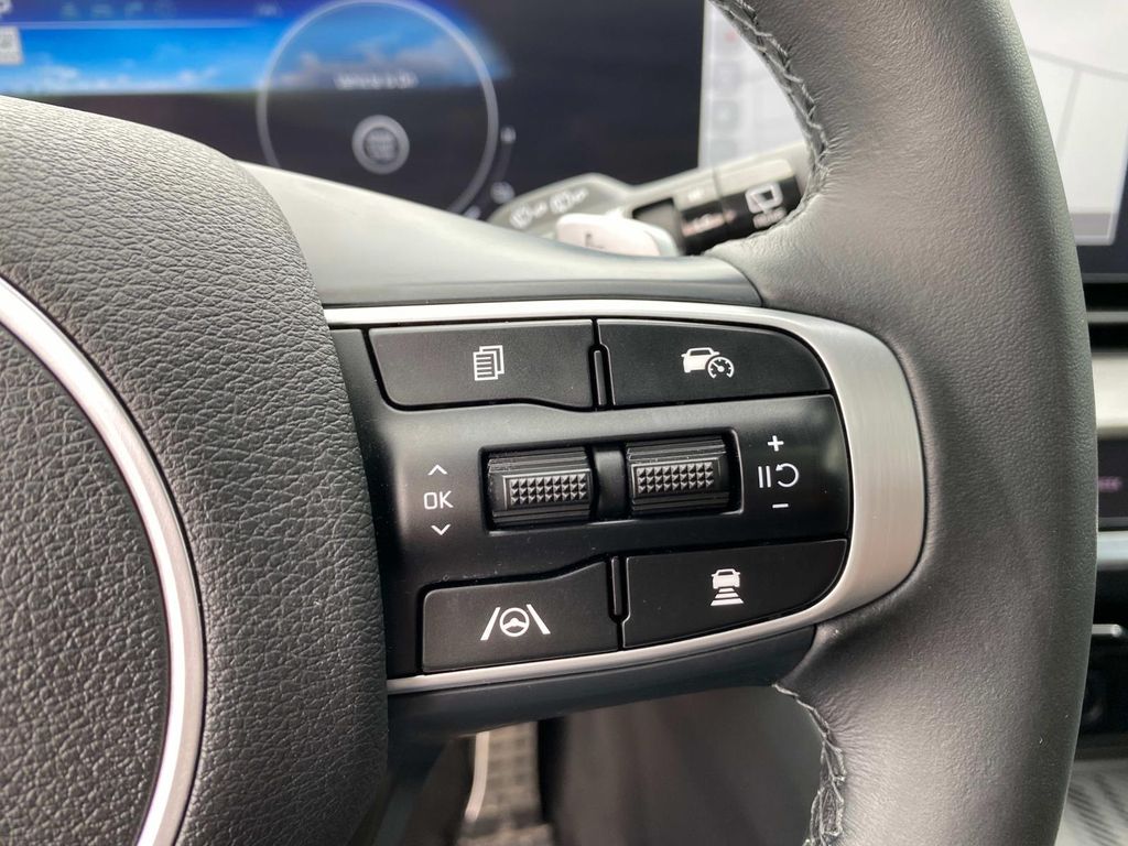 Vehicle image 20 of 30