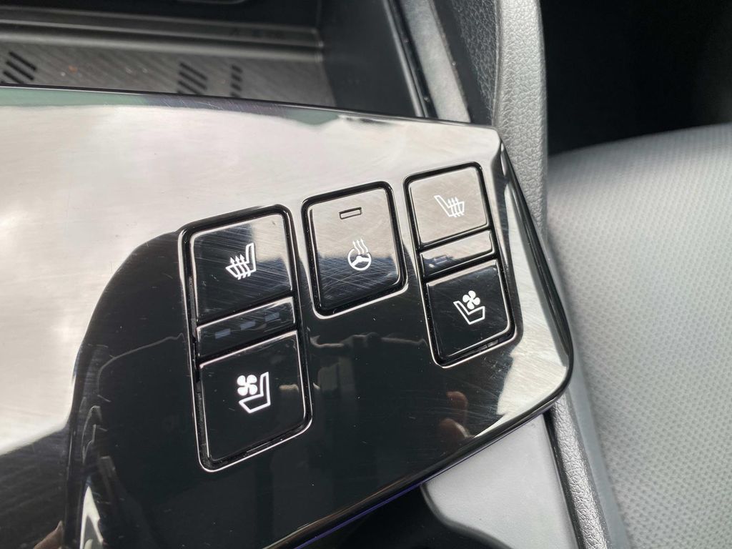 Vehicle image 16 of 30