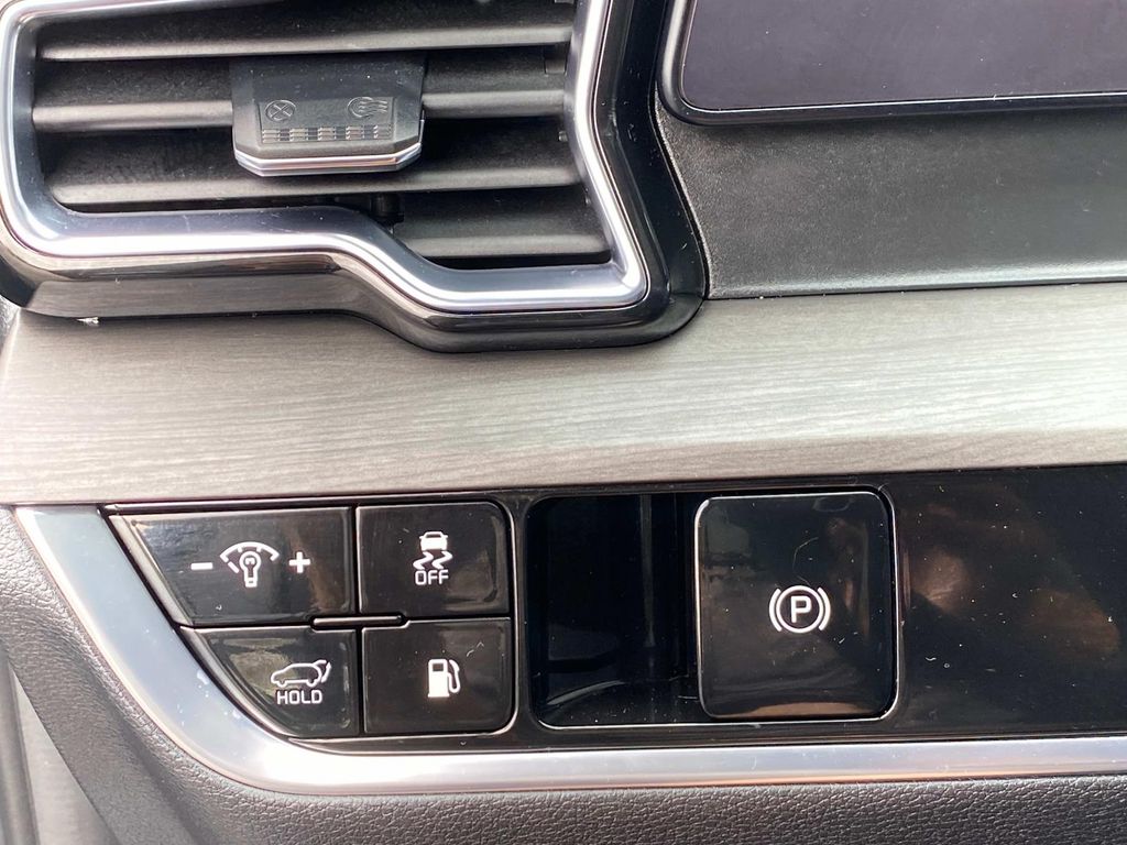 Vehicle image 22 of 30