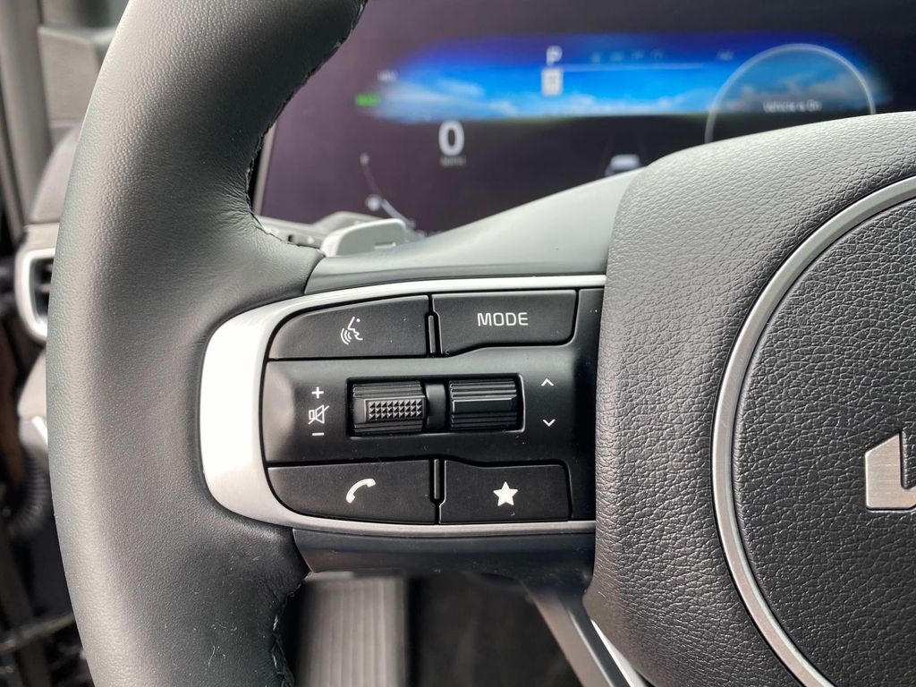 Vehicle image 19 of 30