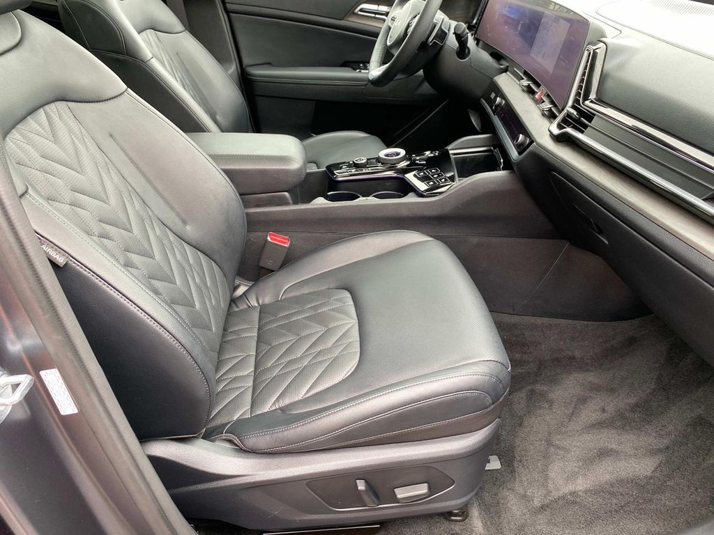 Vehicle image 24 of 30