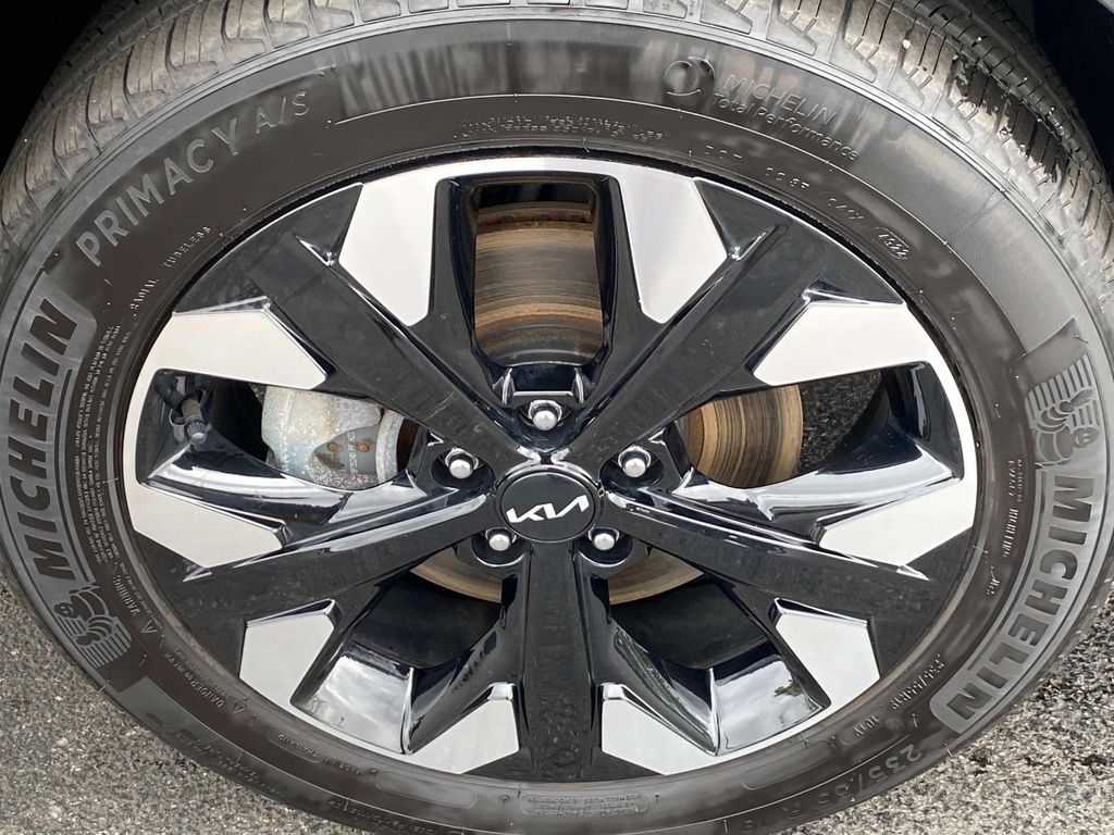 Vehicle image 28 of 30