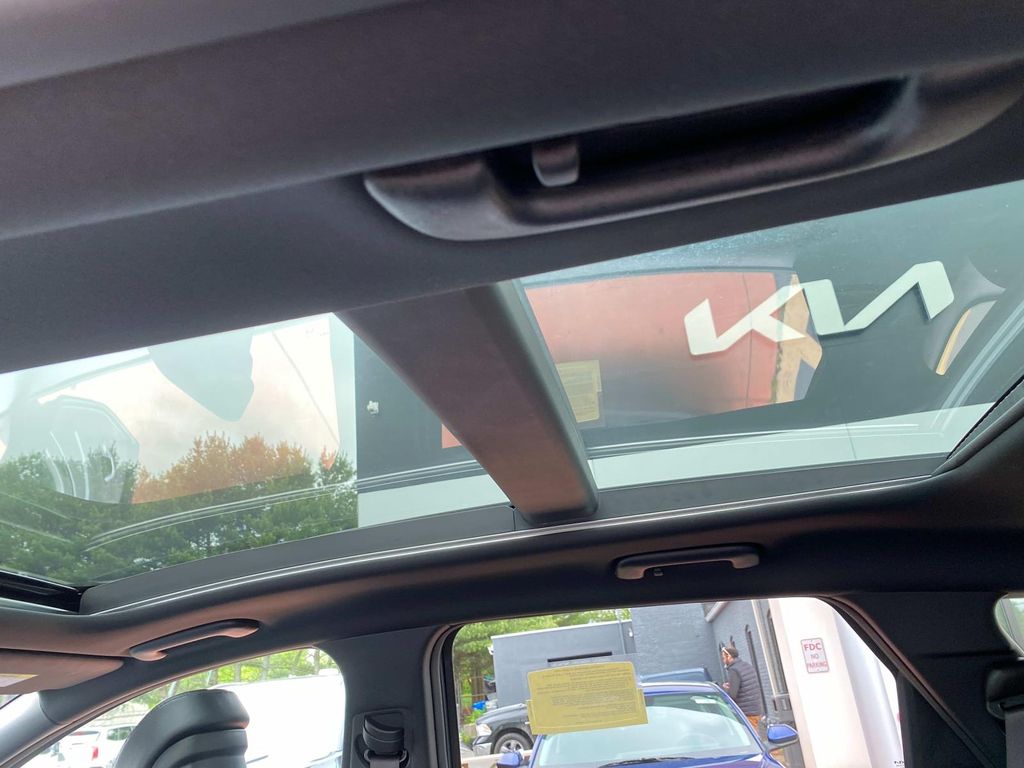 Vehicle image 11 of 30