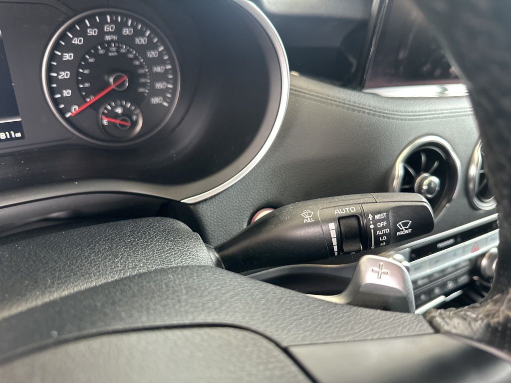 Vehicle image 11 of 18
