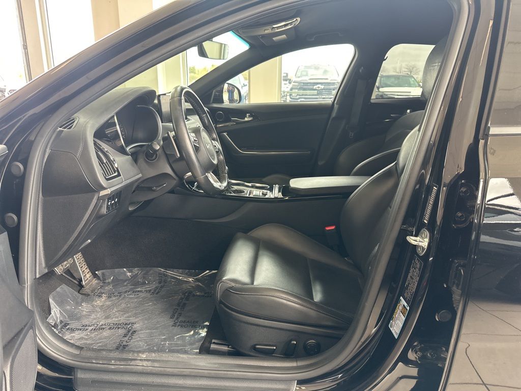Vehicle image 8 of 18