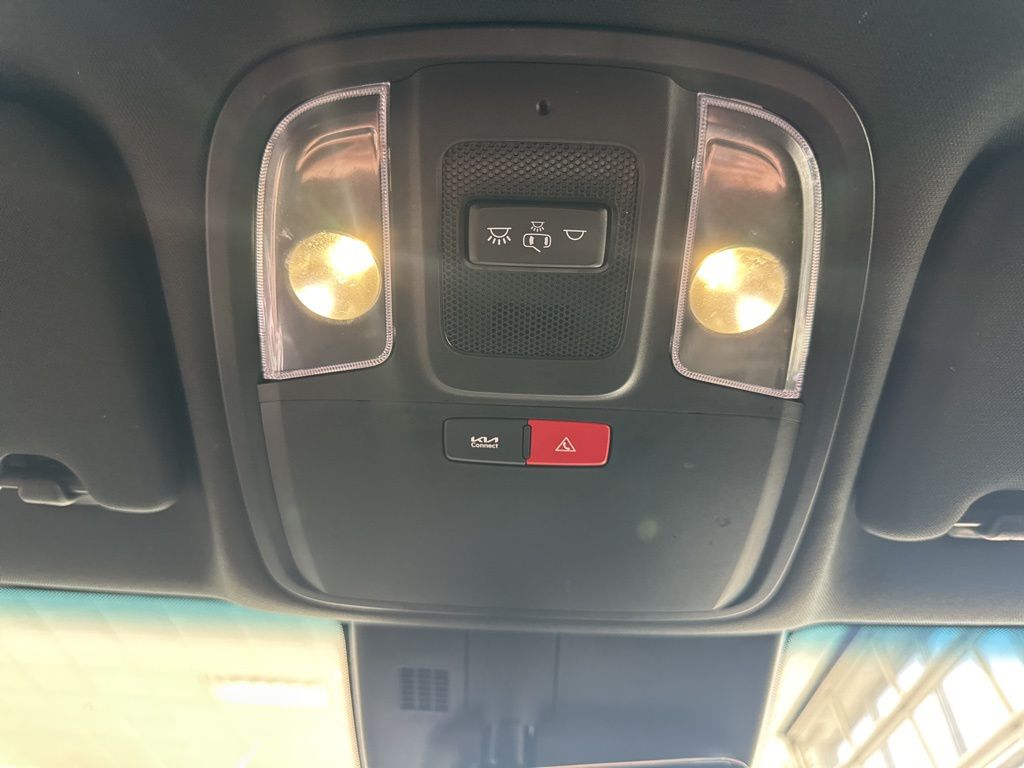 Vehicle image 17 of 18