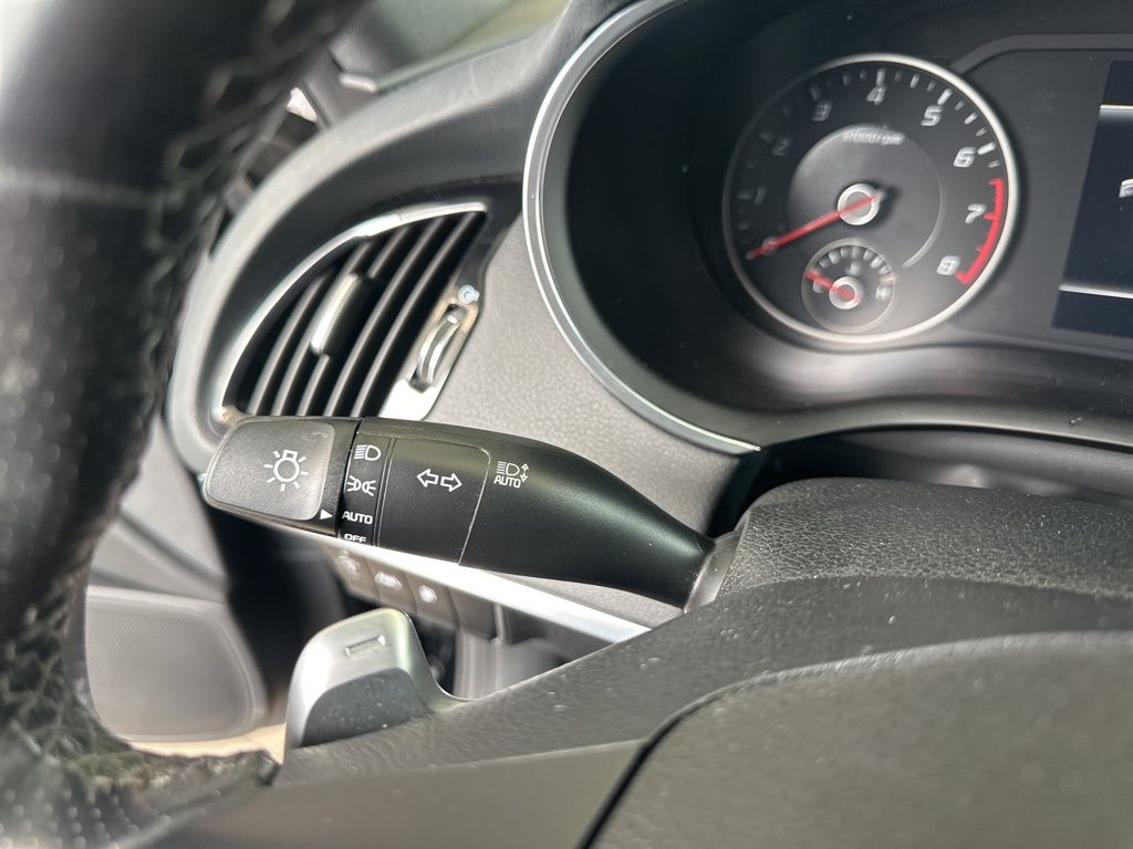 Vehicle image 10 of 18