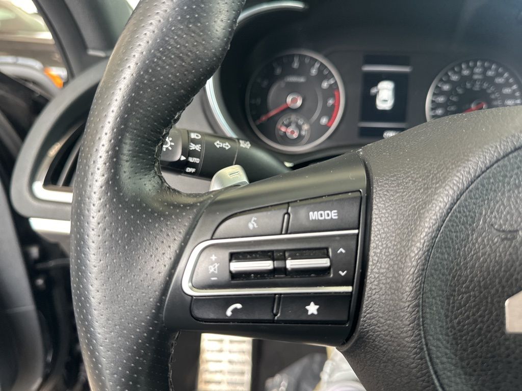 Vehicle image 13 of 18