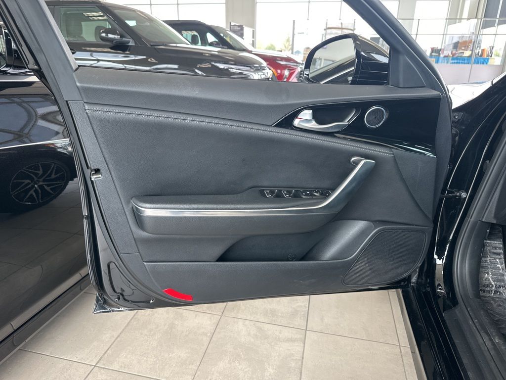 Vehicle image 7 of 18