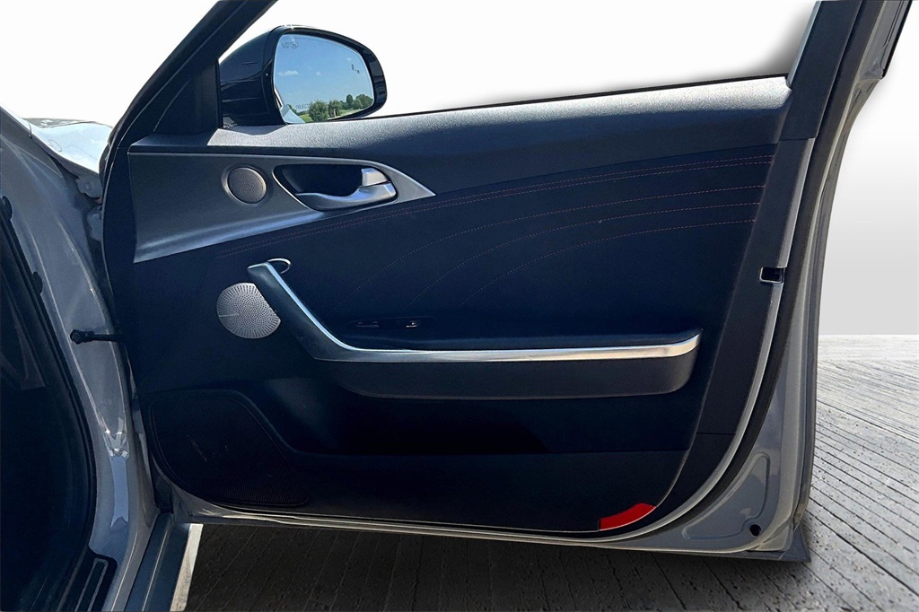 Vehicle image 33 of 36