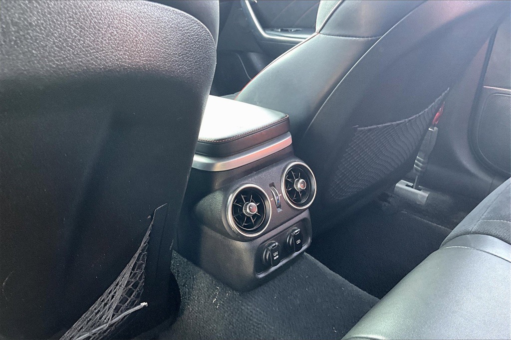 Vehicle image 26 of 36