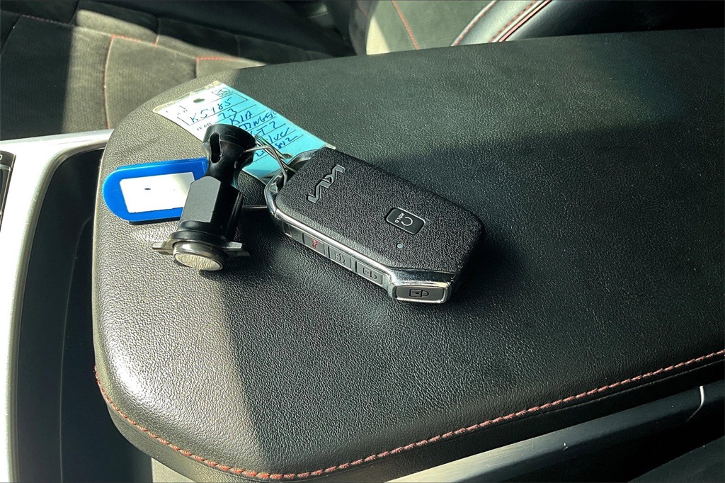 Vehicle image 27 of 36