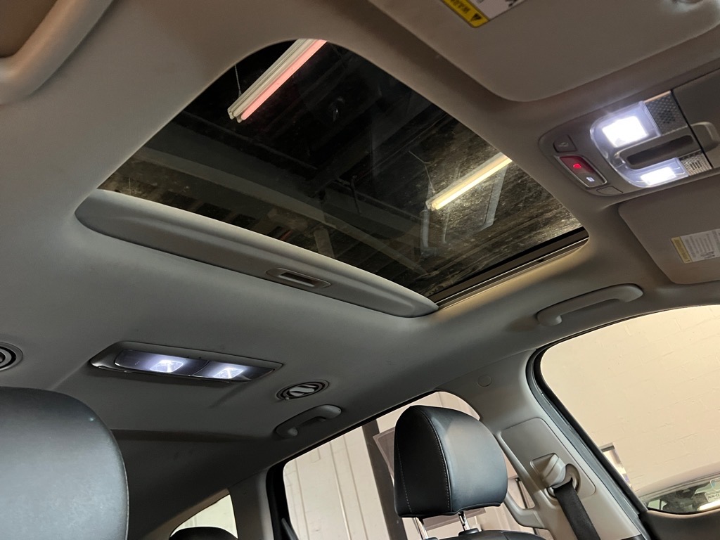 Vehicle image 19 of 26