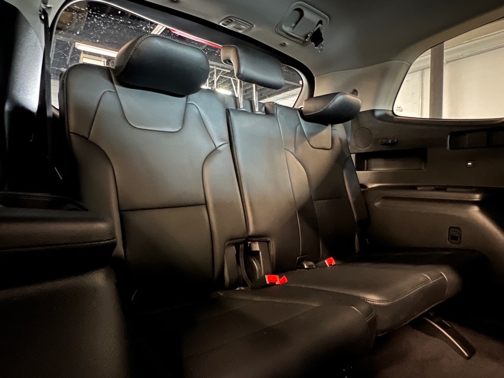 Vehicle image 13 of 26