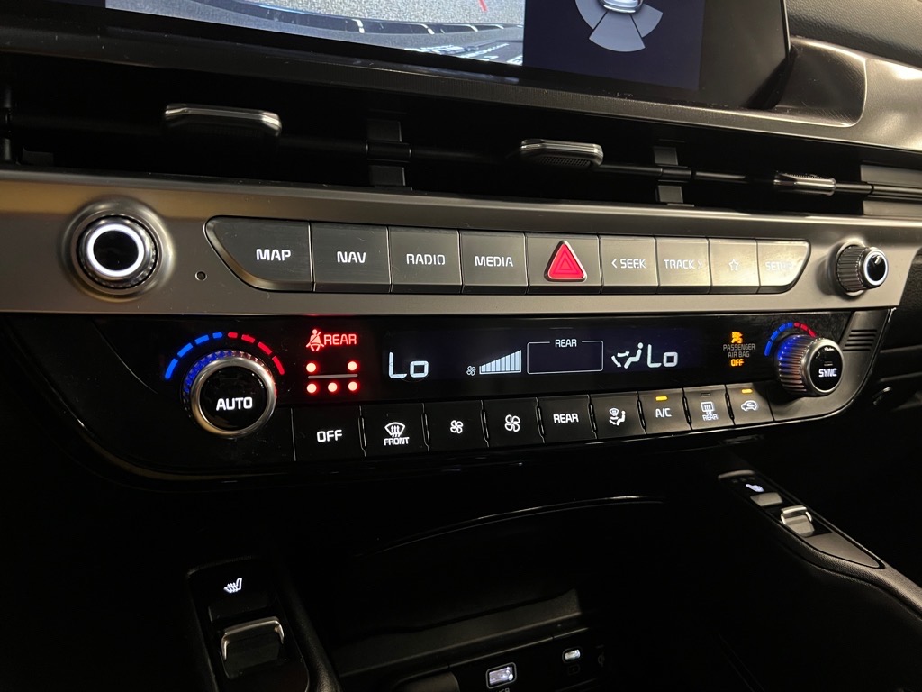 Vehicle image 22 of 26