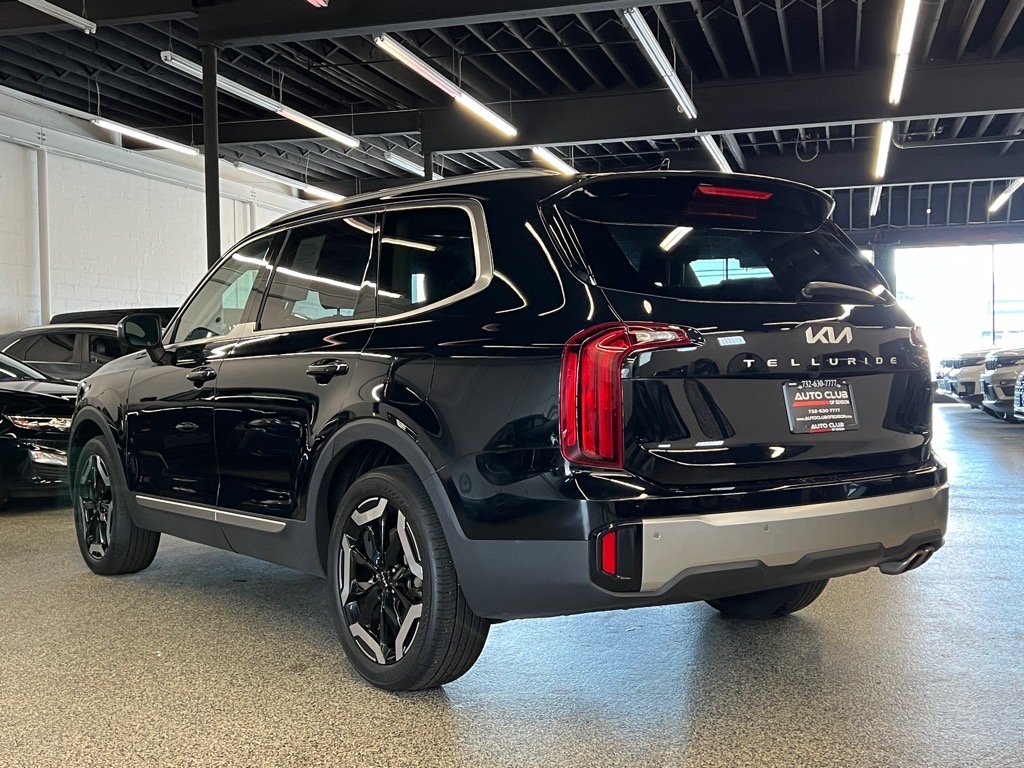 Vehicle image 4 of 26
