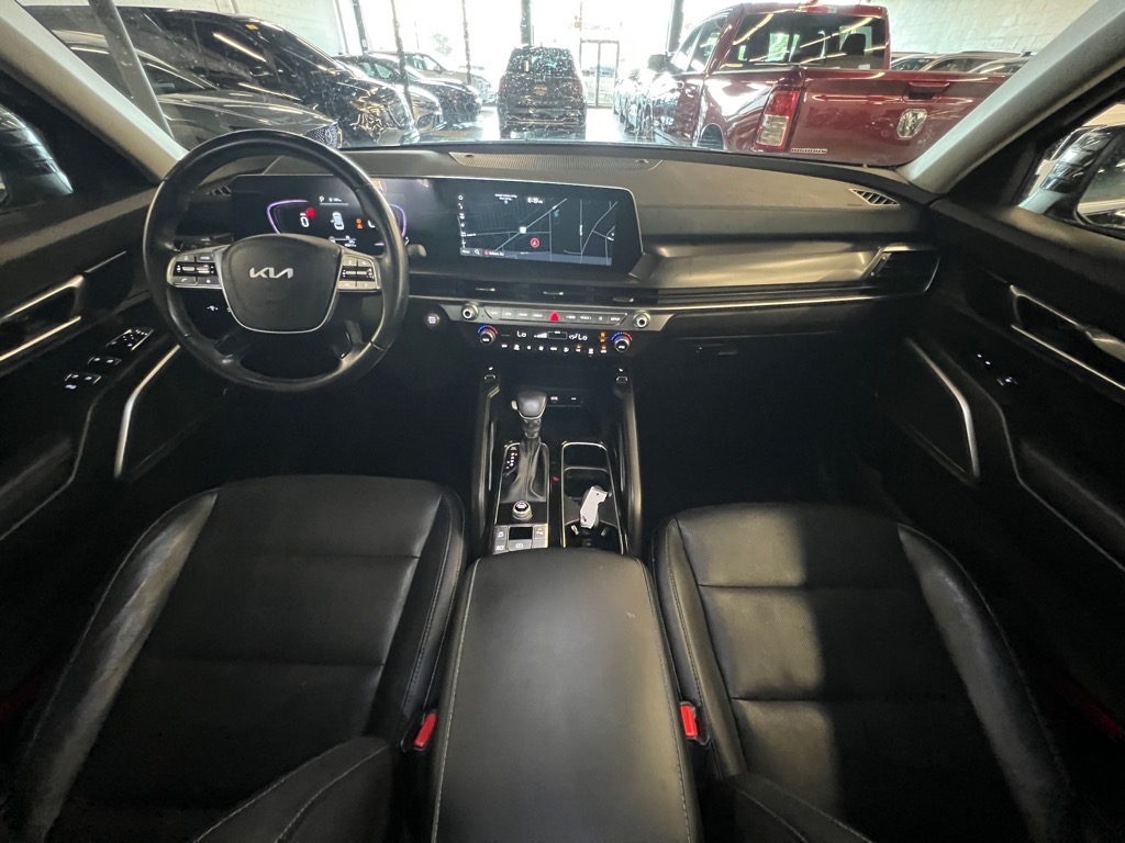 Vehicle image 16 of 26
