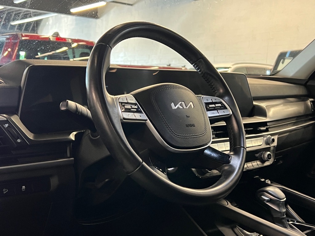 Vehicle image 15 of 26