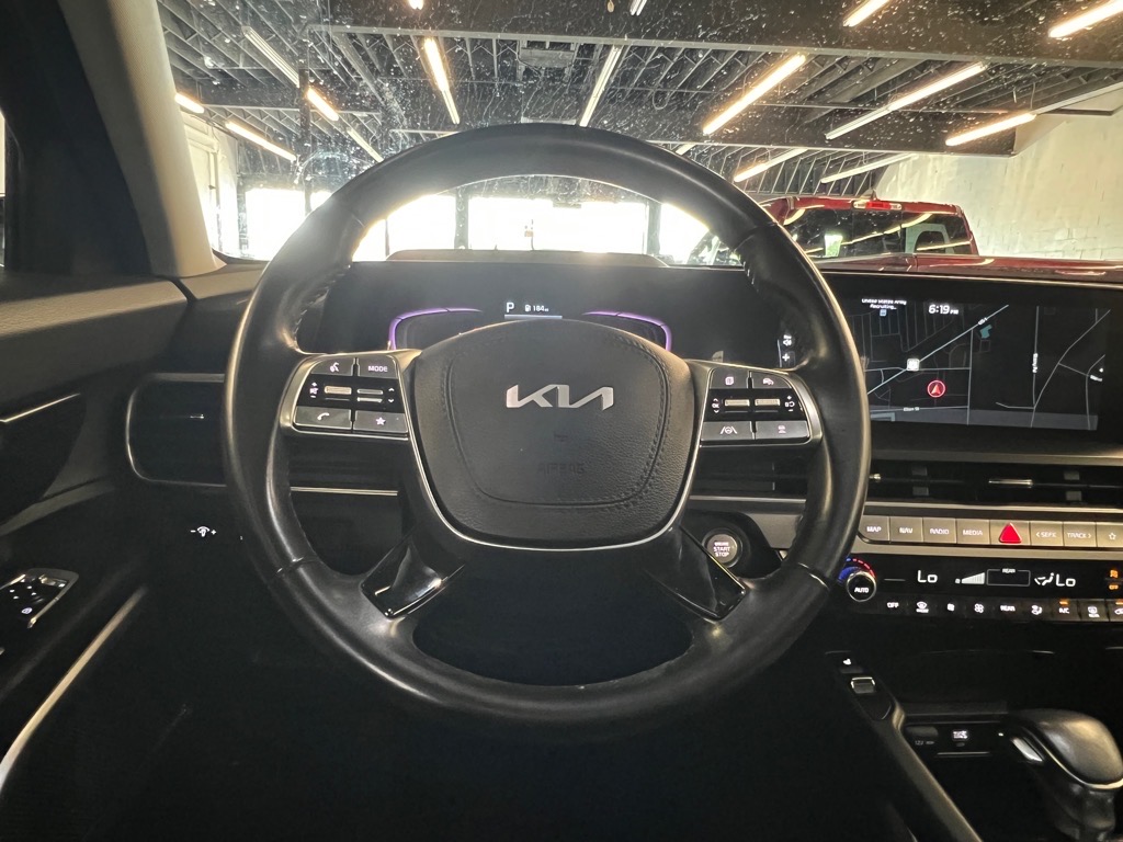 Vehicle image 17 of 26