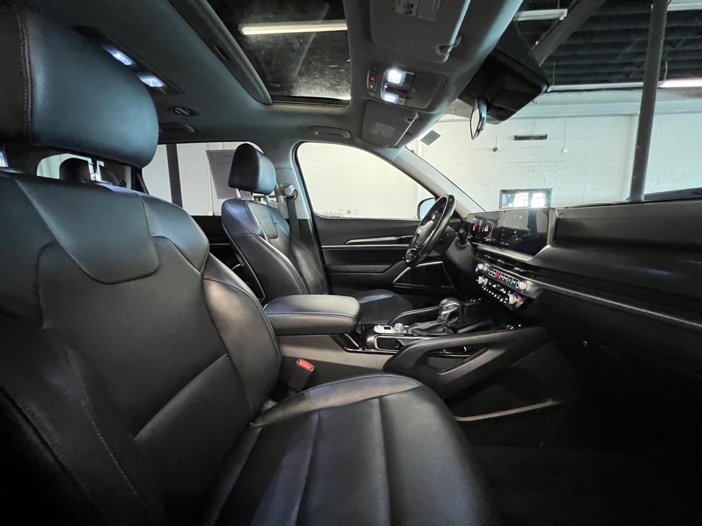 Vehicle image 14 of 26