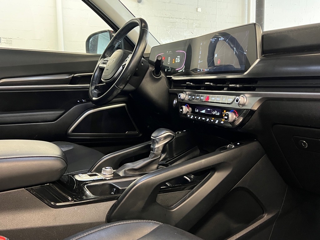 Vehicle image 18 of 26