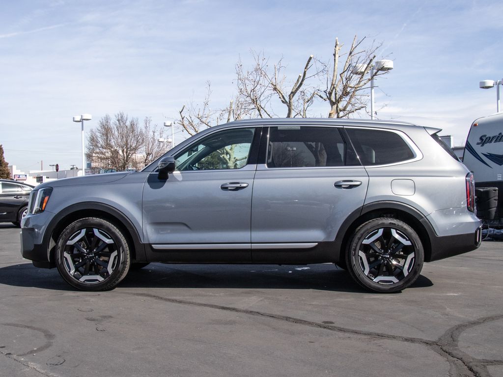 2023 Kia Telluride EX Image 8 of 26