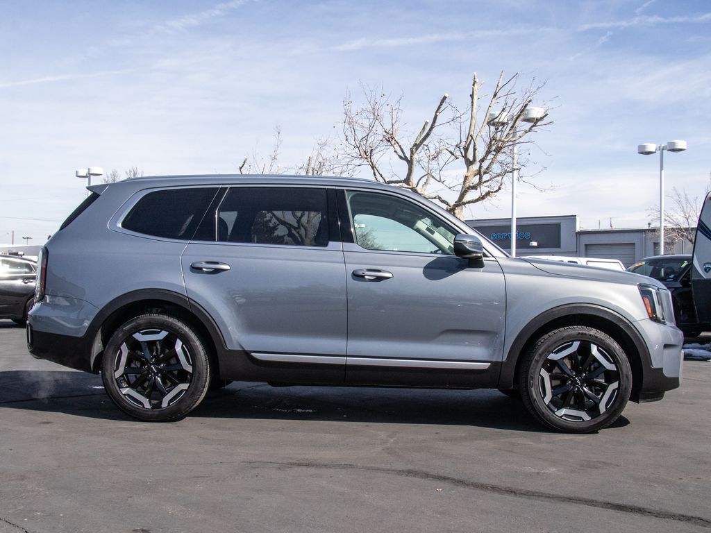 2023 Kia Telluride EX Image 4 of 26