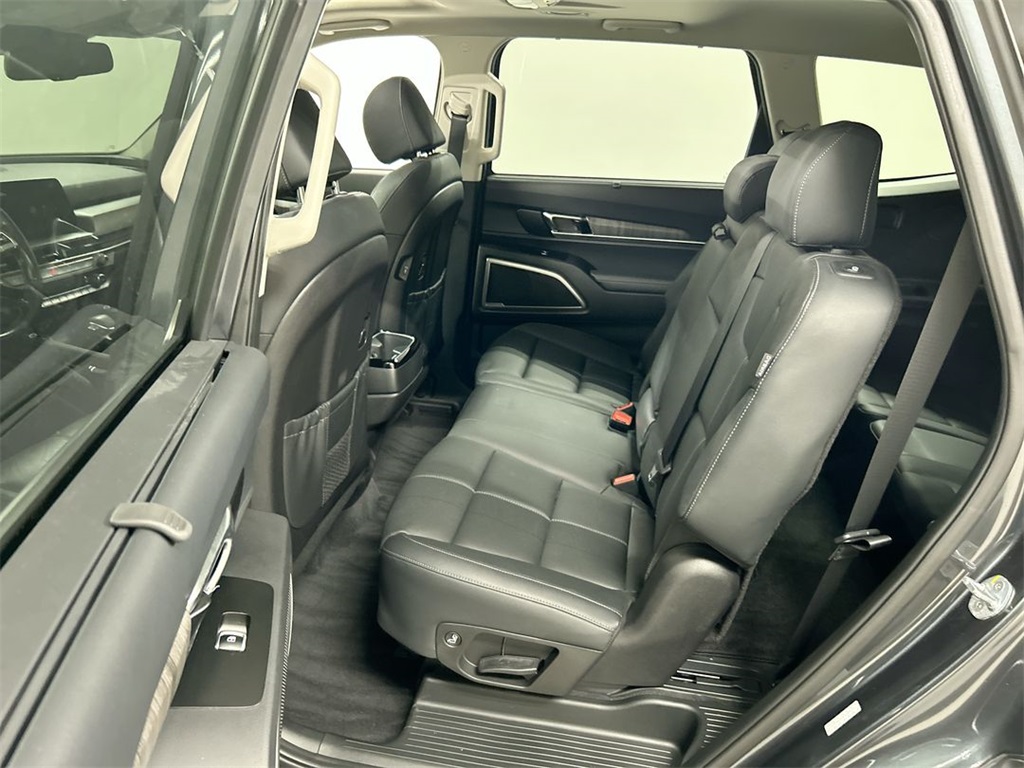 Vehicle image 21 of 26