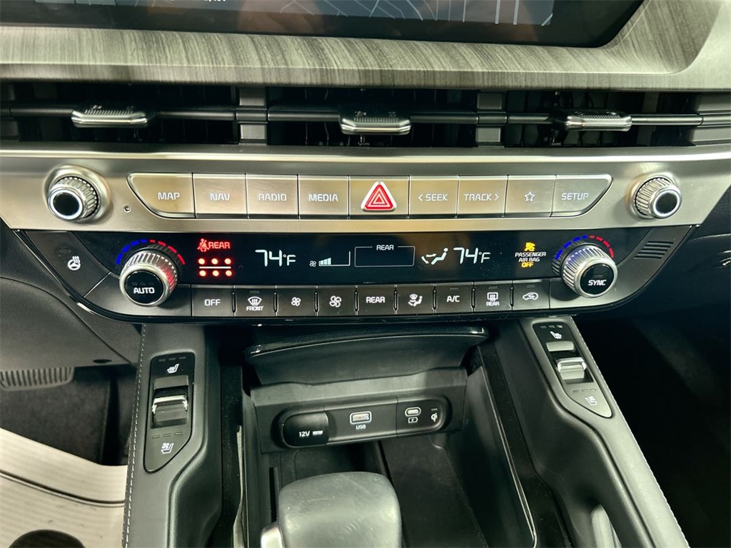 Vehicle image 17 of 26