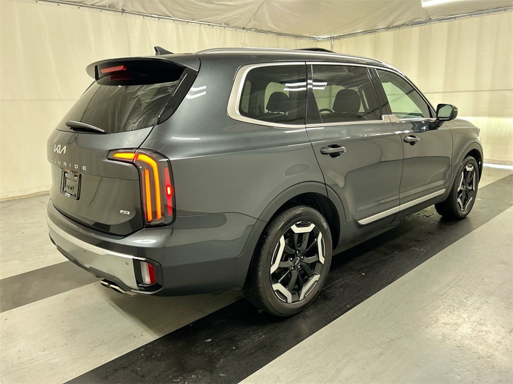 Vehicle image 4 of 26
