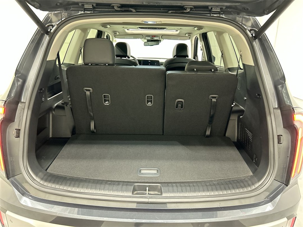 Vehicle image 24 of 26