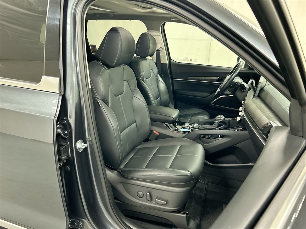 Vehicle image 25 of 26