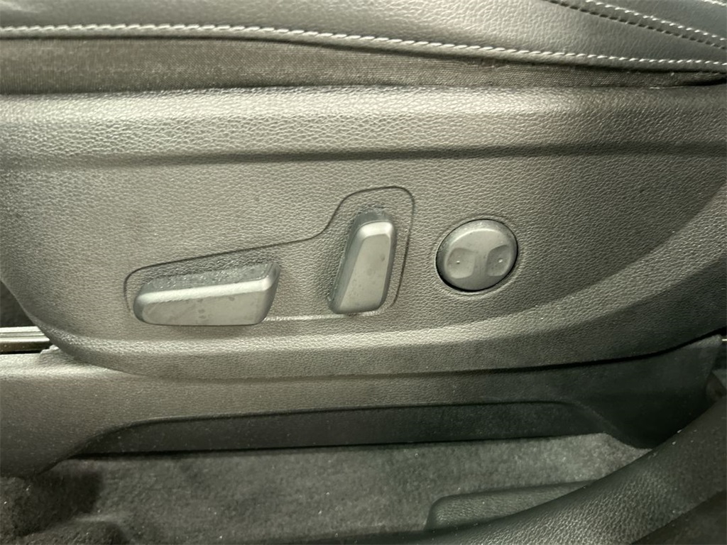 Vehicle image 10 of 26