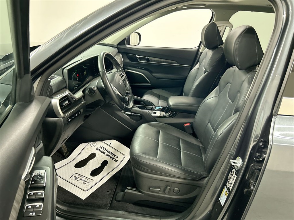 Vehicle image 9 of 26