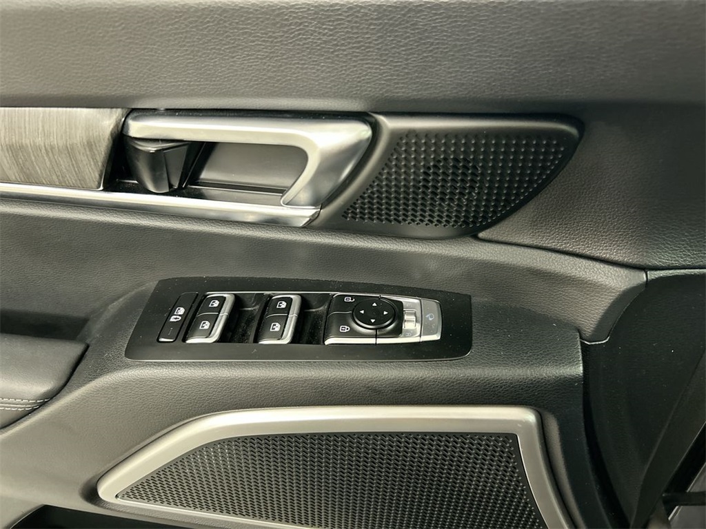 Vehicle image 11 of 26