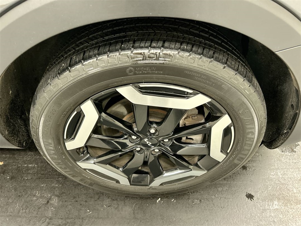 Vehicle image 8 of 26