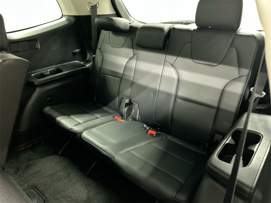 Vehicle image 22 of 26