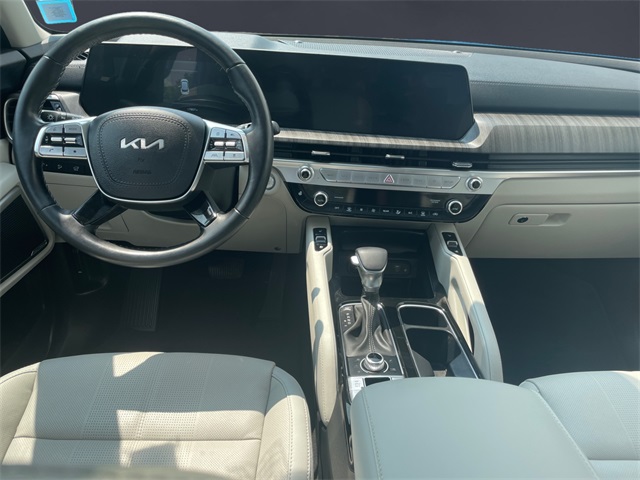 Vehicle image 10 of 15