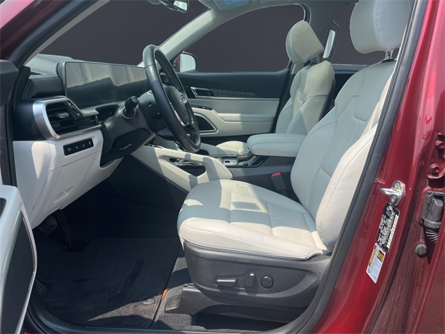 Vehicle image 9 of 15