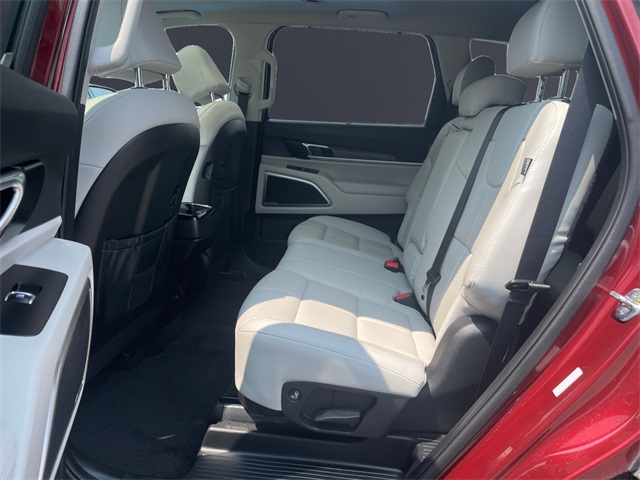 Vehicle image 13 of 15