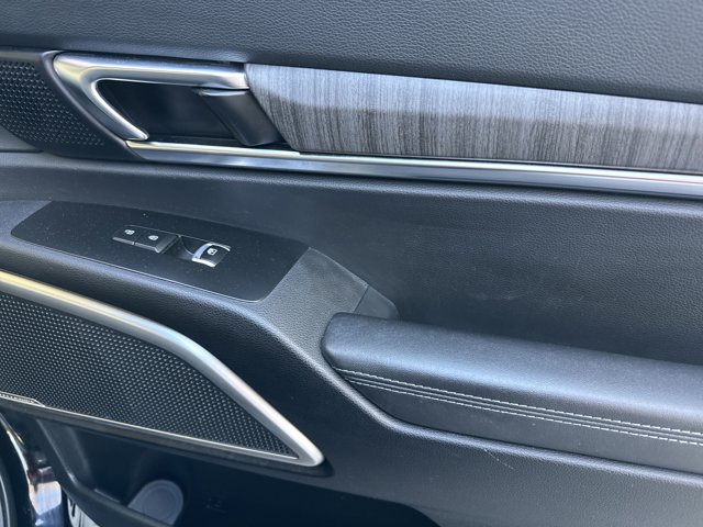 Vehicle image 14 of 44