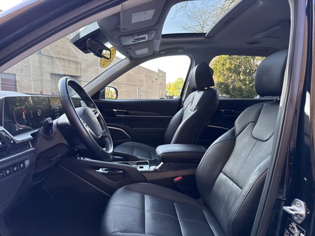 Vehicle image 34 of 44