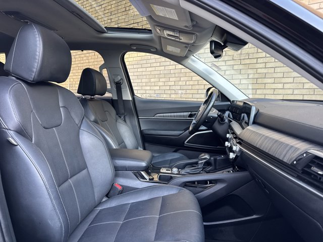 Vehicle image 19 of 44