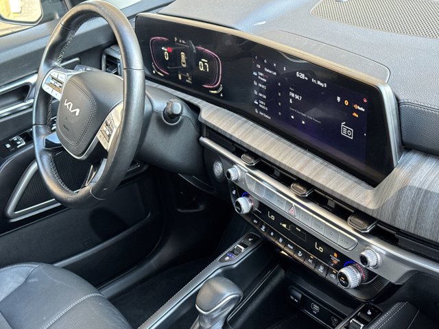 Vehicle image 16 of 44
