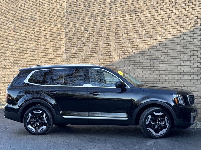 Vehicle image 7 of 44