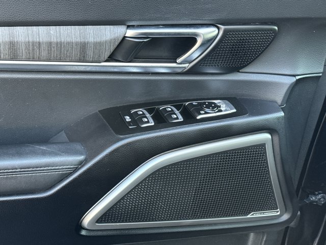 Vehicle image 31 of 44