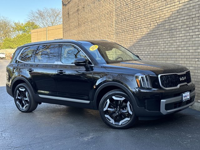 Vehicle image 6 of 44